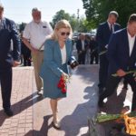 Возложил цветы ко Дню ветеранов боевых действий
